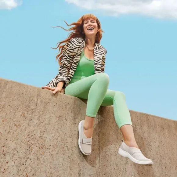 BZees Niche III Slip-On - Picture 8 of 11